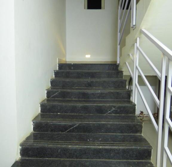 فندق صغير Pinacle Inn