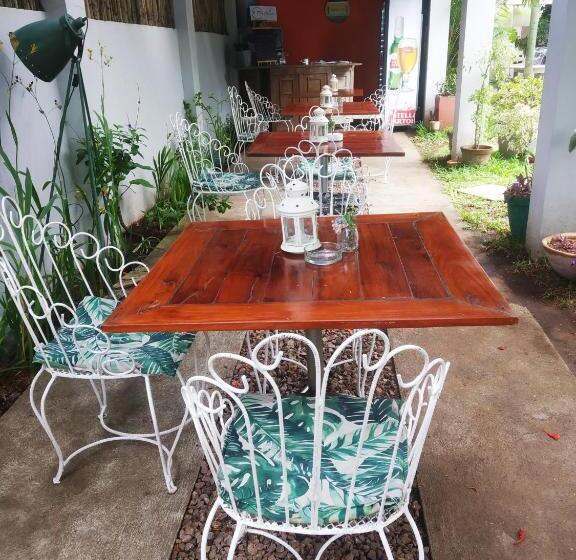 פנסיון Acacia Inn Guesthouse