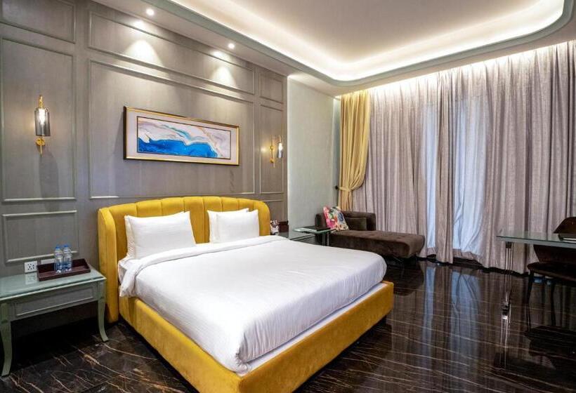 Seven Eleven Hotels And Club
