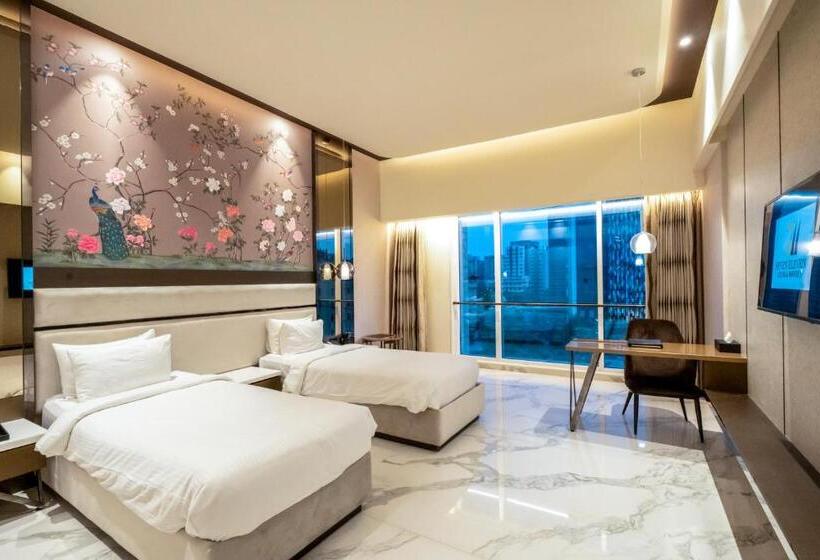 Seven Eleven Hotels And Club