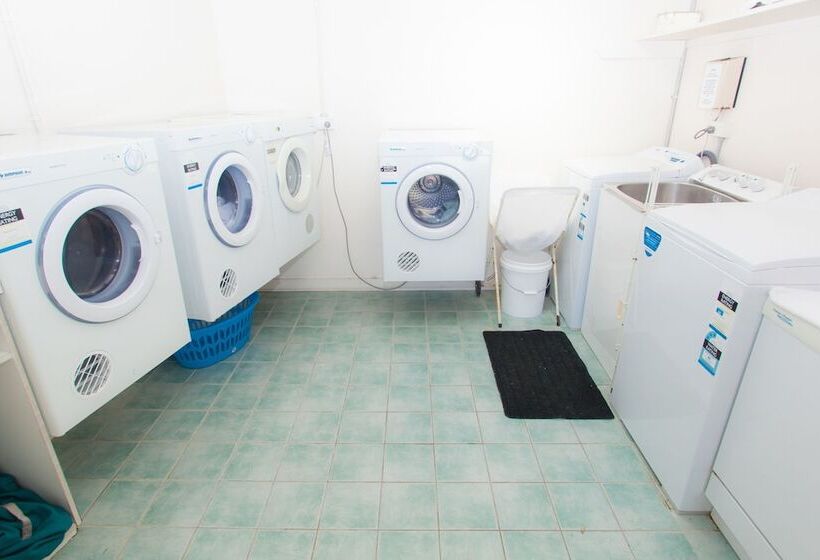 هتل Admirals View Lodge