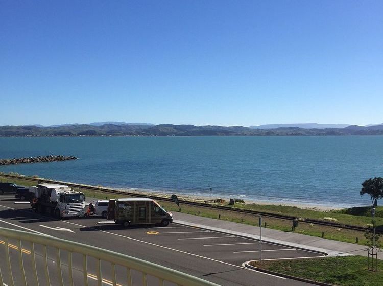 בית מלון כפרי Breakwater Apartments