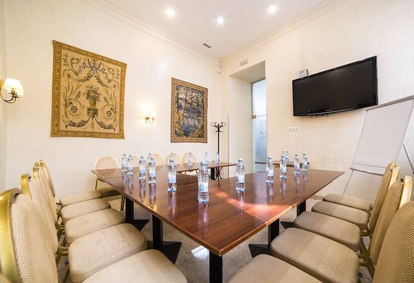 فندق Optima Collection Medievale Lviv