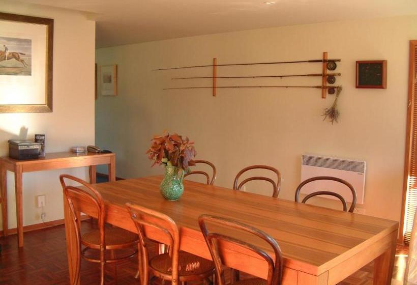 هتل Whitestone Cottages
