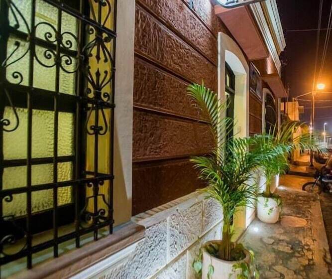 فندق Hostal La Ermita   Hostel