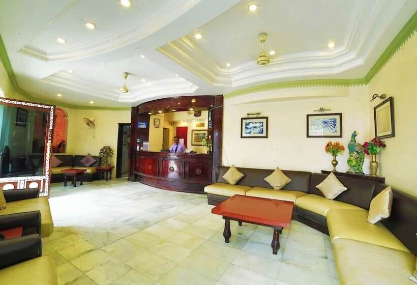 فندق Samrat International