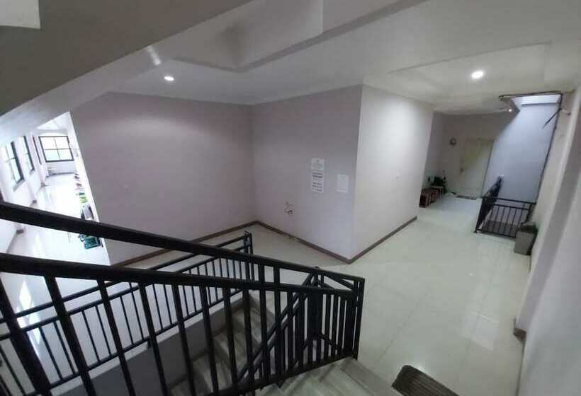 هاستل Zleepy Pondok Gramada