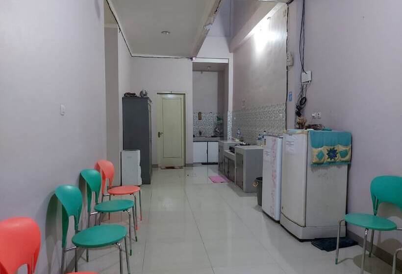 هاستل Zleepy Pondok Gramada