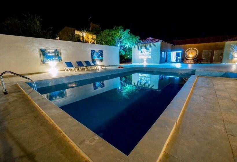 ホテル Chimur Tiger Resort At Tadoba