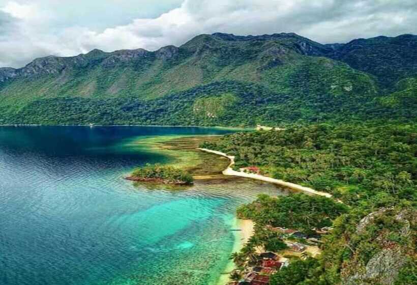 پانسیون Nusa Nalan Beach Resort