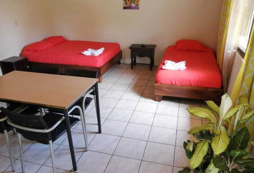 هتل Cahuita Lodge