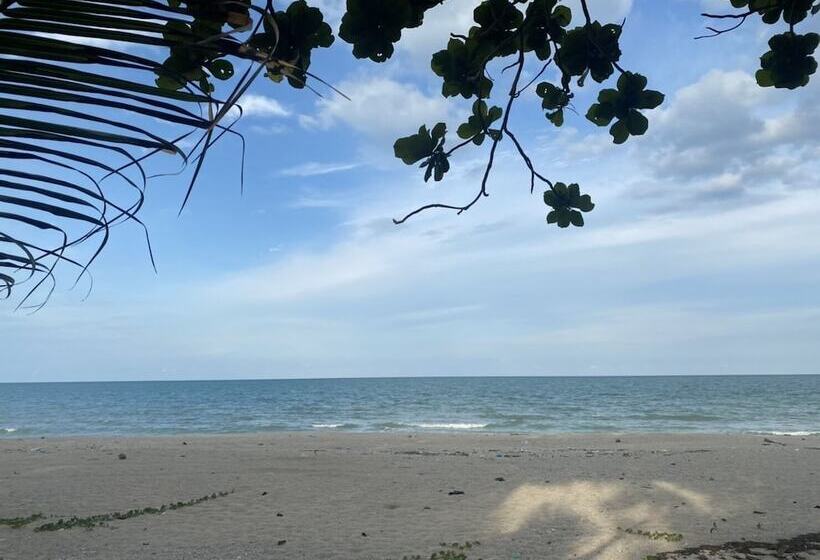 هتل Chaithalay Khanom Resort