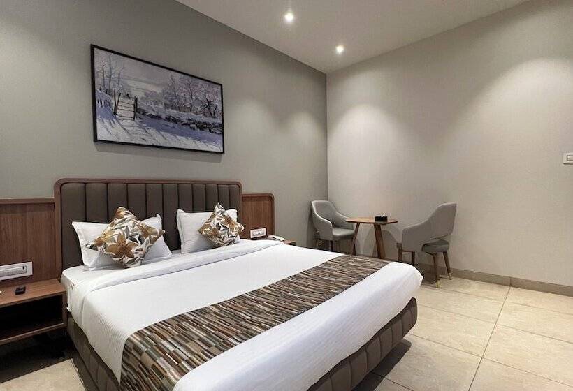 فندق Rudra Shelter Business