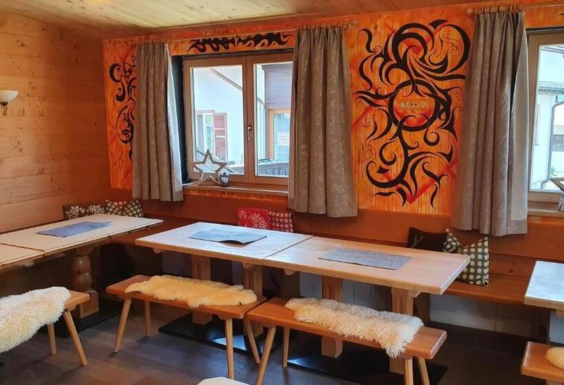 Alpking Hostel