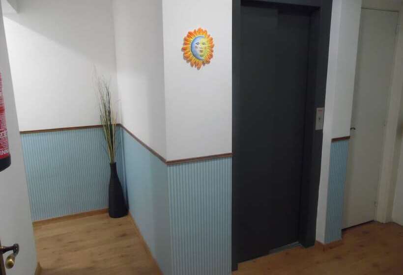 Hostal La Lluna