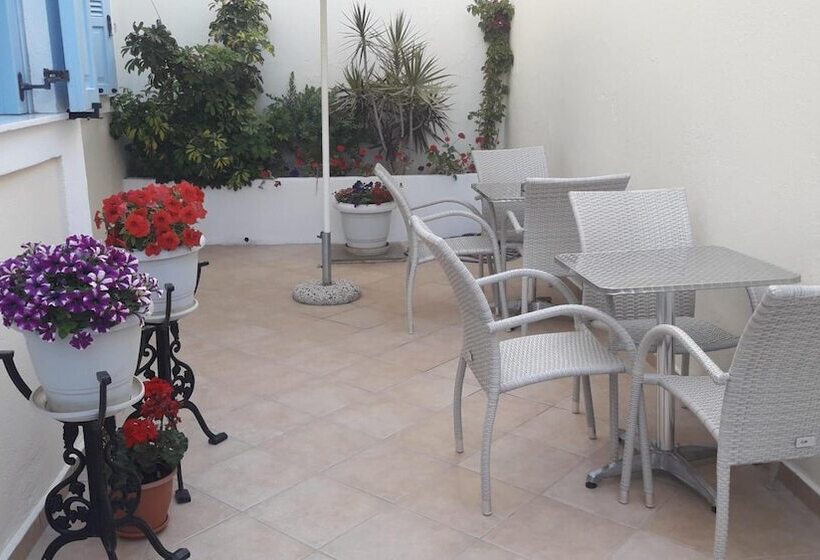 هتل Villa Roussa