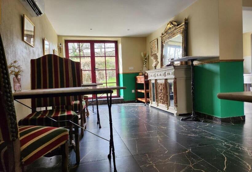 ペンション La Perchonniere