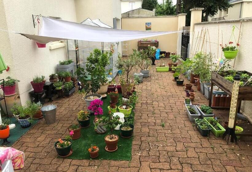 تختخواب و صبحانه « chez Annie »