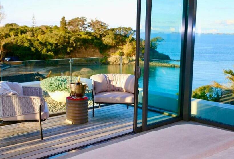 پانسیون Elements Of Castor Bay