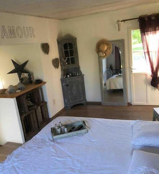 ベッドアンドブレックファースト Chambre D Hôtes Les Trois Châteaux