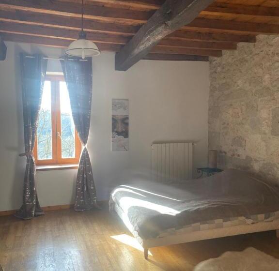 مبيت وإفطار Chez Sophie  Chambres D’hôtes, Gîte Et Gîte équestre