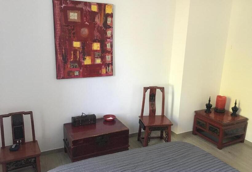 ベッドアンドブレックファースト L Ostalada