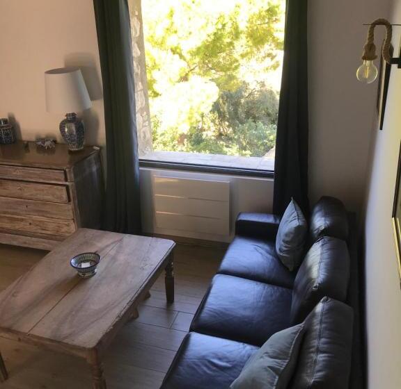 ベッドアンドブレックファースト L Ostalada