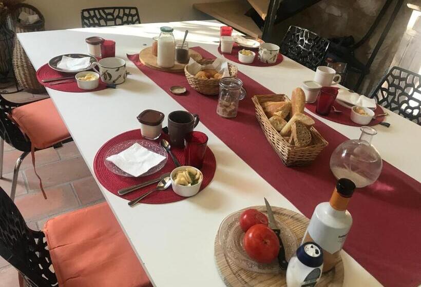 ベッドアンドブレックファースト L Ostalada