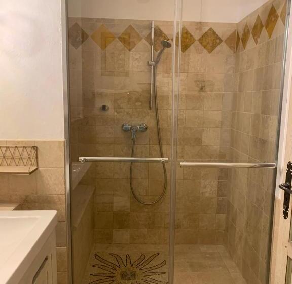 مبيت وإفطار Le Mas Des Roses 1884