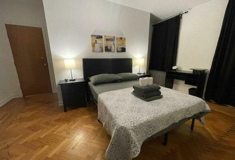 فندق صغير Upper Manhattan Bedrooms