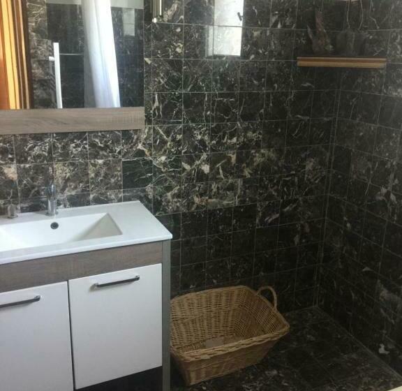 ベッドアンドブレックファースト Chambre Pratique Avec Wc Et Vasque Attenant Du Rucher Naturaile