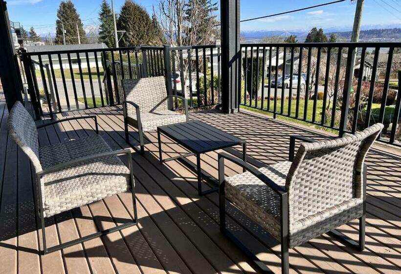 ペンション Lovely J Home  Stunning River View Cozy Two Bedroom Private Suite