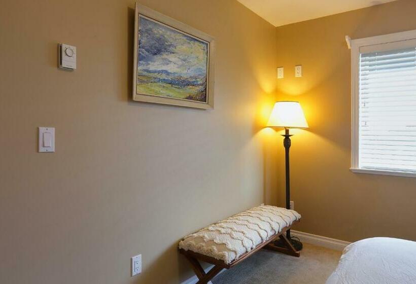 ペンション Lovely J Home  Stunning River View Cozy Two Bedroom Private Suite