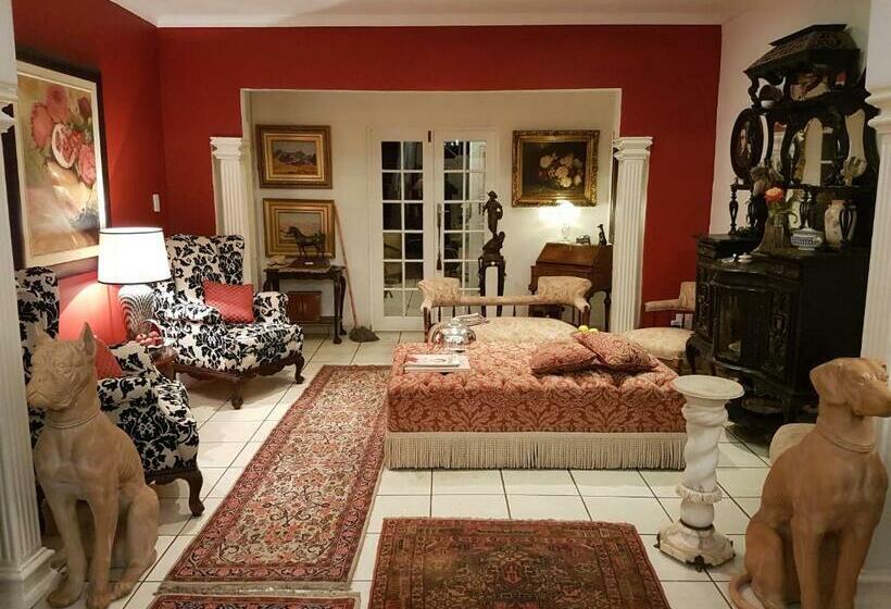 پانسیون Michaelangelo Guest House