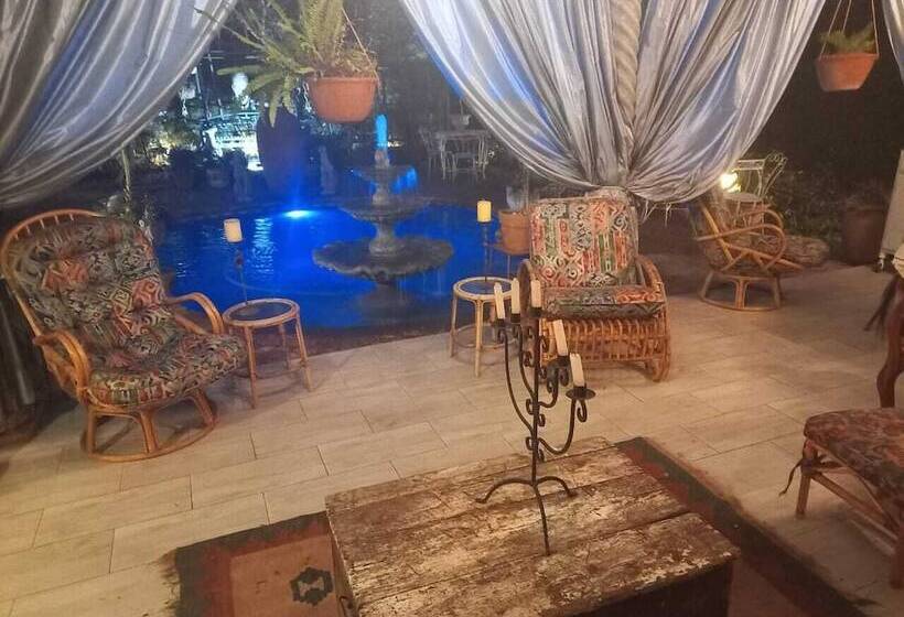 پانسیون Michaelangelo Guest House