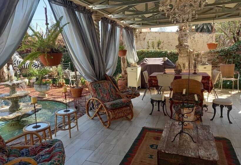 پانسیون Michaelangelo Guest House