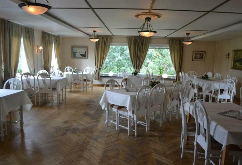 فندق صغير Berggårdens Gästgiveri