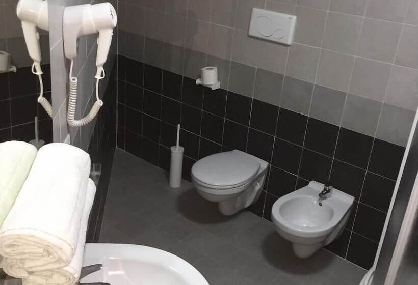 تختخواب و صبحانه Central Station Inn   Hostel