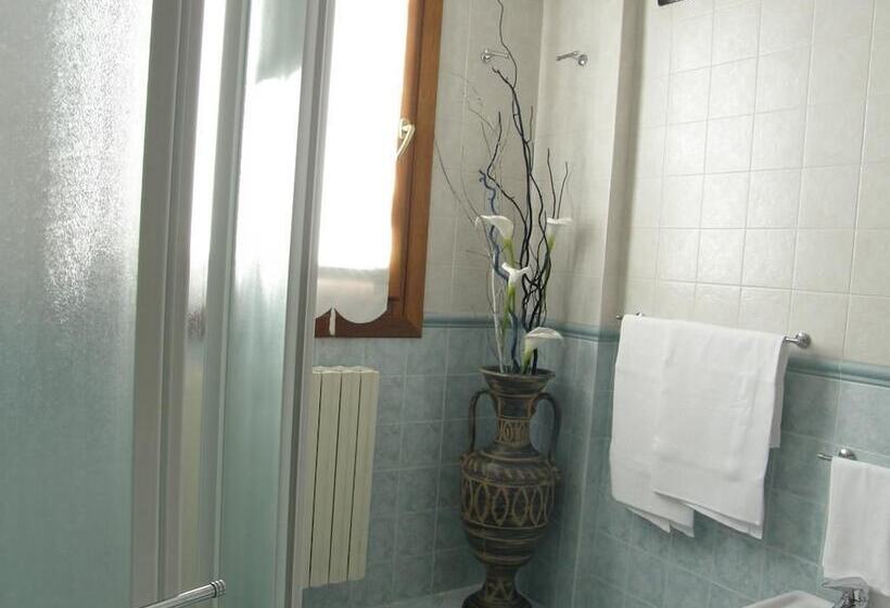 تختخواب و صبحانه Residence Meuble' Cortina