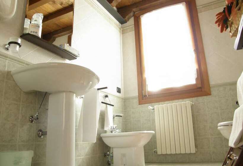 تختخواب و صبحانه Residence Meuble' Cortina