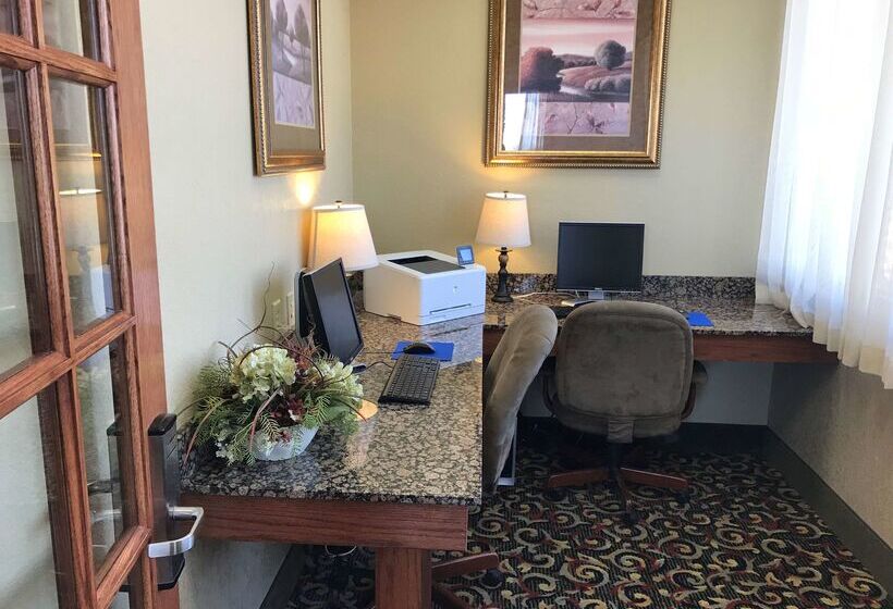 בית מלון כפרי Best Western Plus Mid Nebraska Inn & Suites