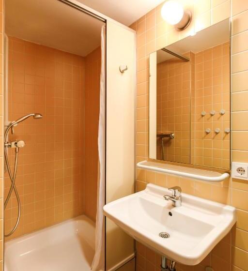 Jugendherberge Garmisch Partenkirchen   Membership Required!