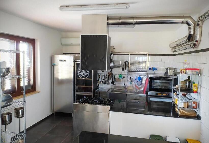 تختخواب و صبحانه Casa California