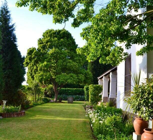 مبيت وإفطار The Gables Guest House