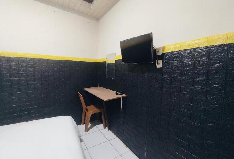 بنسيون Superstar Residence Tomohon Redpartner