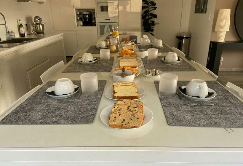 ベッドアンドブレックファースト Blue Diamond Room