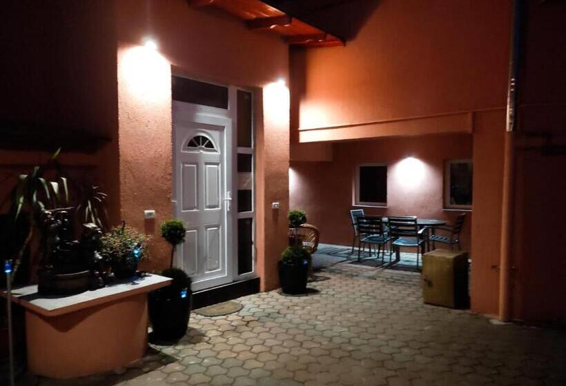 بنسيون Calypso Rooms