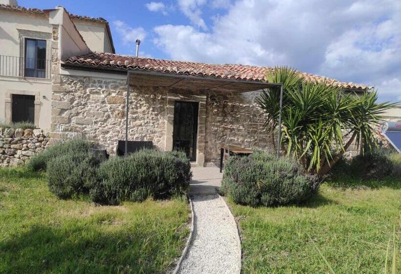 פנסיון Bramasole Charming House