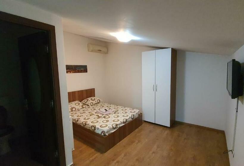 Pensiune Fundeni  Dragonul Rosu