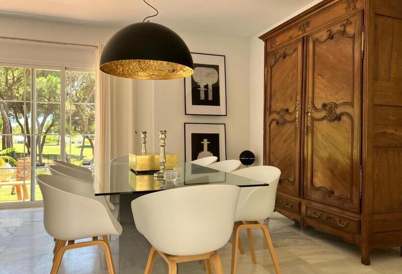 ベッドアンドブレックファースト Villa De La Luz Luxury Guesthouse